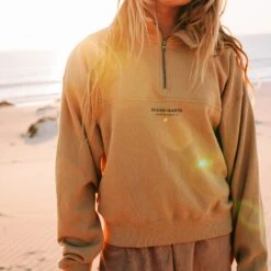 Essential 1/4 Zip Crew